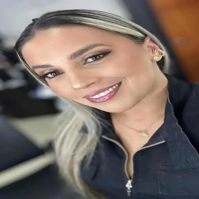 MAQUILLAJE Y PEINADOS - Imagen 2