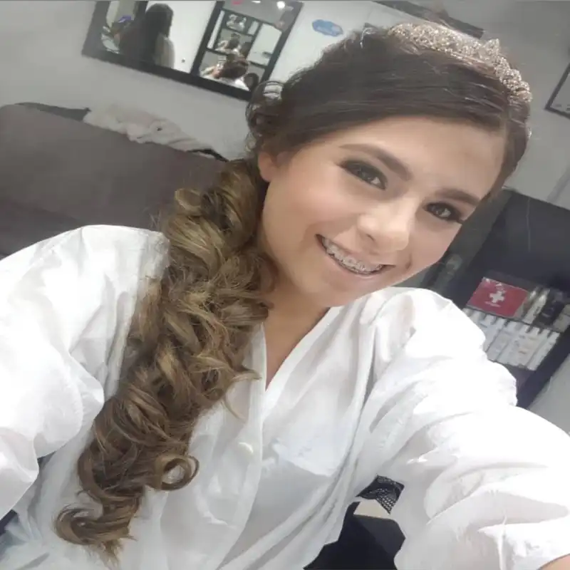 MAQUILLAJE Y PEINADOS - Imagen 5